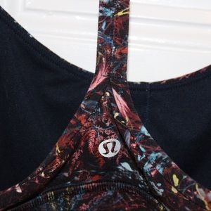 LULULEMON: Flow Y Nulu Bra light support